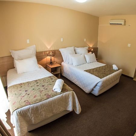 Airport Hotel คิมเบอร์ลีย์ ภายนอก รูปภาพ