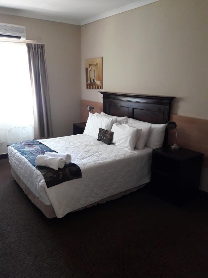 Airport Hotel คิมเบอร์ลีย์ ภายนอก รูปภาพ